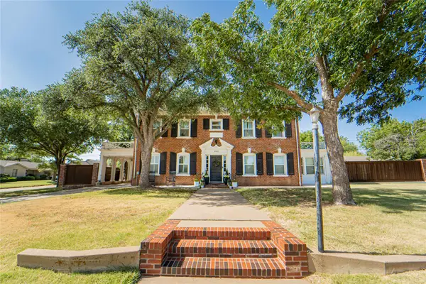 1002 E Lindsey Street, Breckenridge, TX 76424