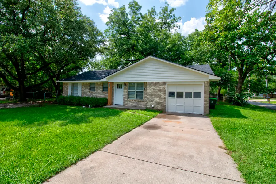 327 W Mckinney Street, Pilot Point, TX 76258 - #2