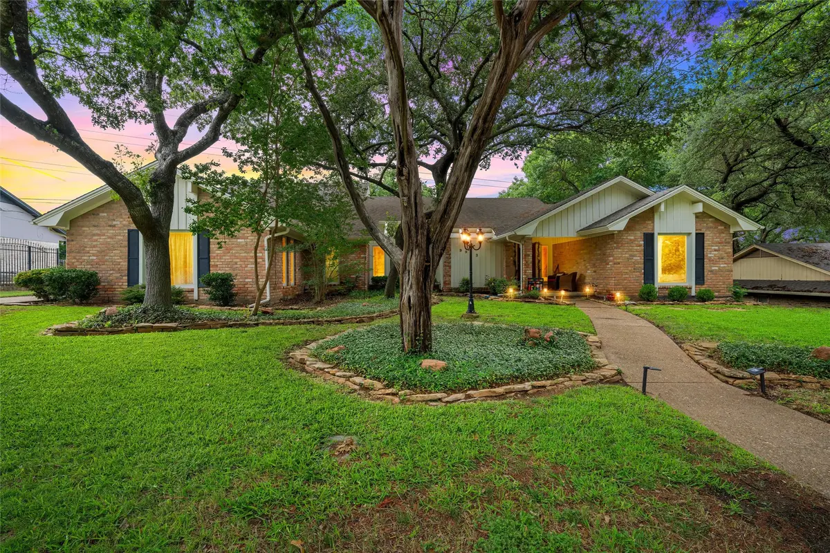9913 Burgundy Lane, Woodway, TX 76712 - #1