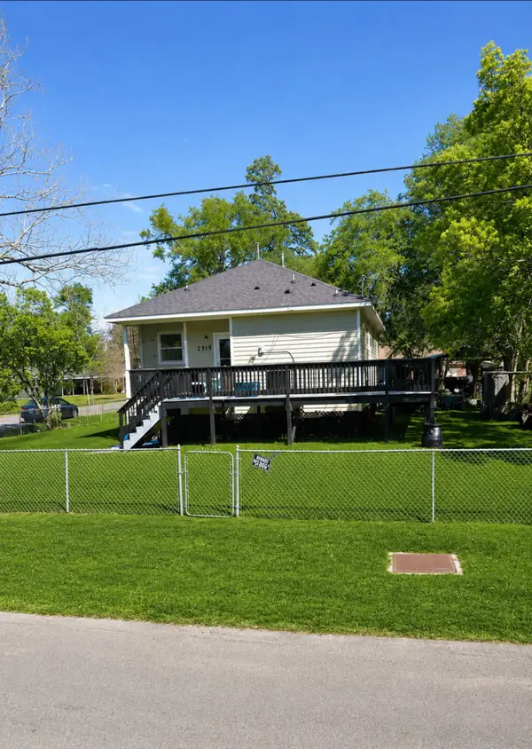 2918 South Avenue, West Orange, TX 77630