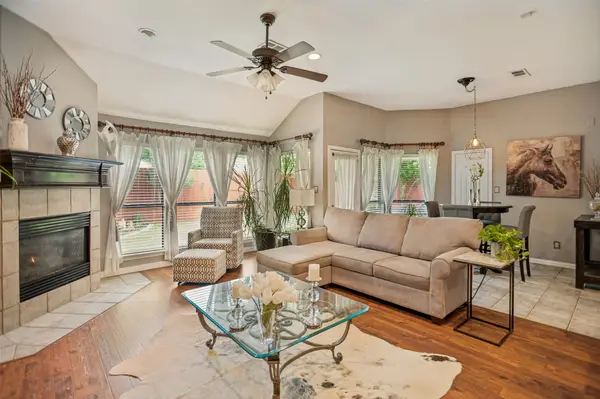 902 Granview Drive, Lewisville, TX 75067