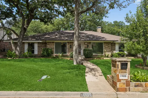 1908 Scarlett Court, Arlington, TX 76012