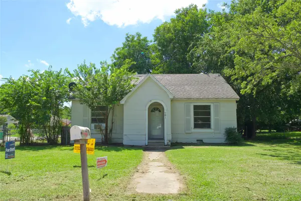 901 N Howeth, Gainesville, TX 76240
