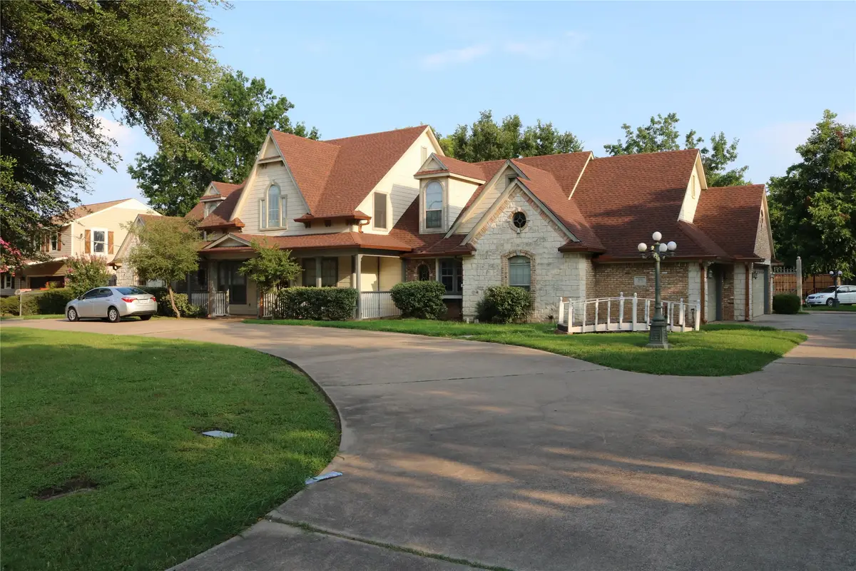 3010 Saint Lo, Irving, TX 75060 - #1