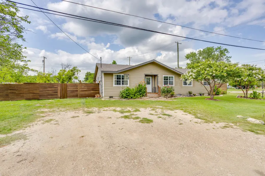 203 E Henderson Street, Itasca, TX 76055 - #2
