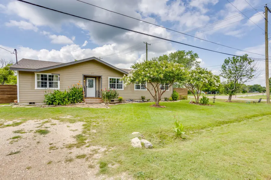 203 E Henderson Street, Itasca, TX 76055 - #3