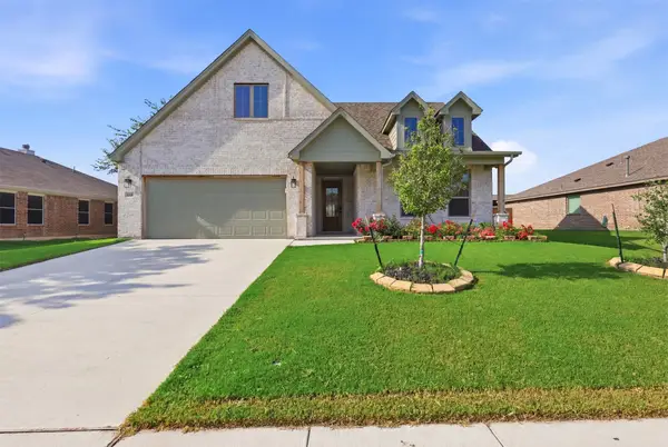 625 Mooney Drive, Saginaw, TX 76179