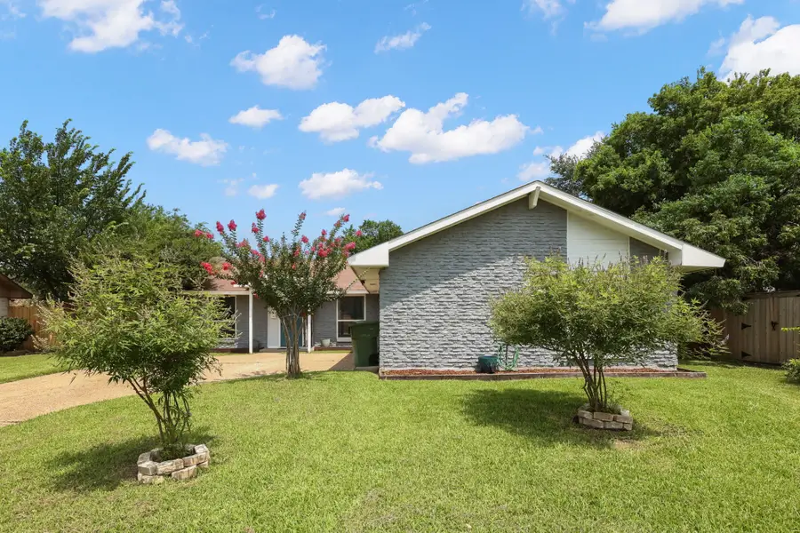 913 Heritage Circle, Garland, TX 75043 - #2