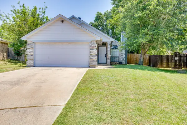 6604 Aztec Court, Lake Worth, TX 76135
