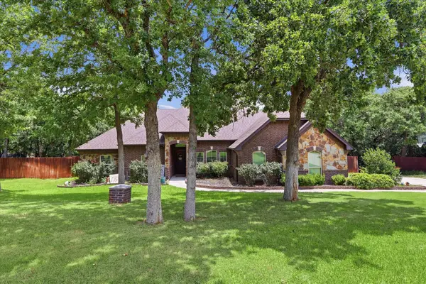 145 Foxpointe Circle, Weatherford, TX 76087