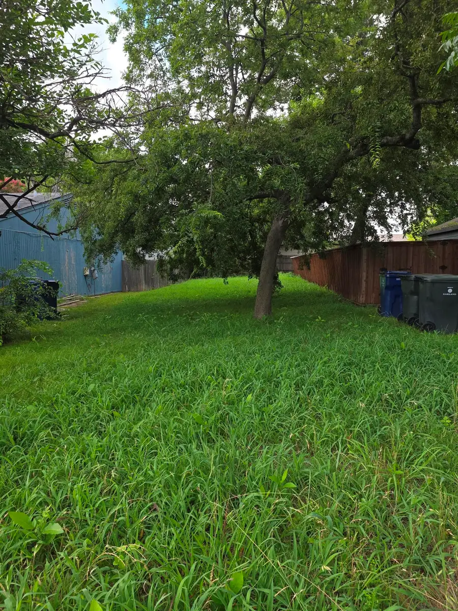 514 W Avenue F, Garland, TX 75040 - #2