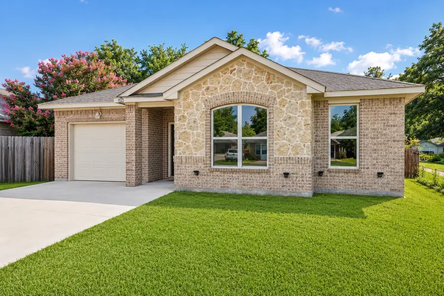 411 N Dwight Avenue, Dallas, TX 75211 - #2