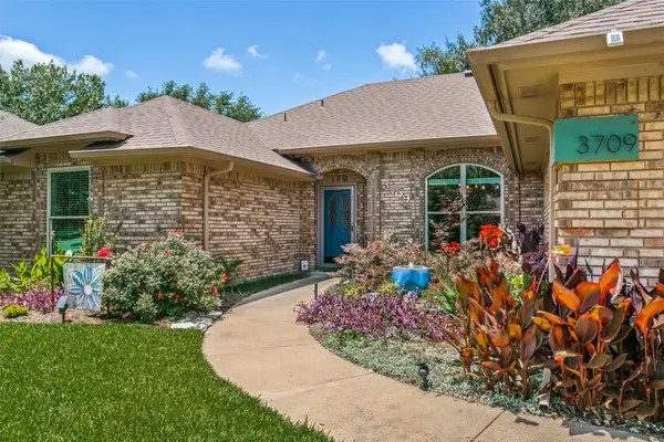 3709 Fieldcrest Lane, Bedford, TX 76021