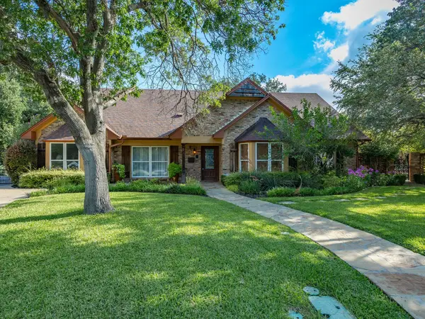 4400 Summercrest Court, Fort Worth, TX 76109