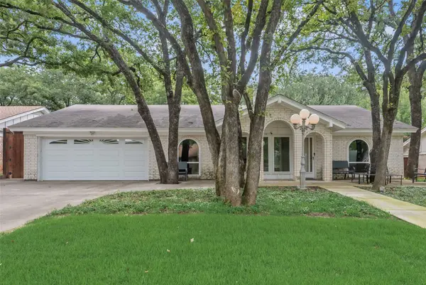412 Twin Creek Drive, Hurst, TX 76053