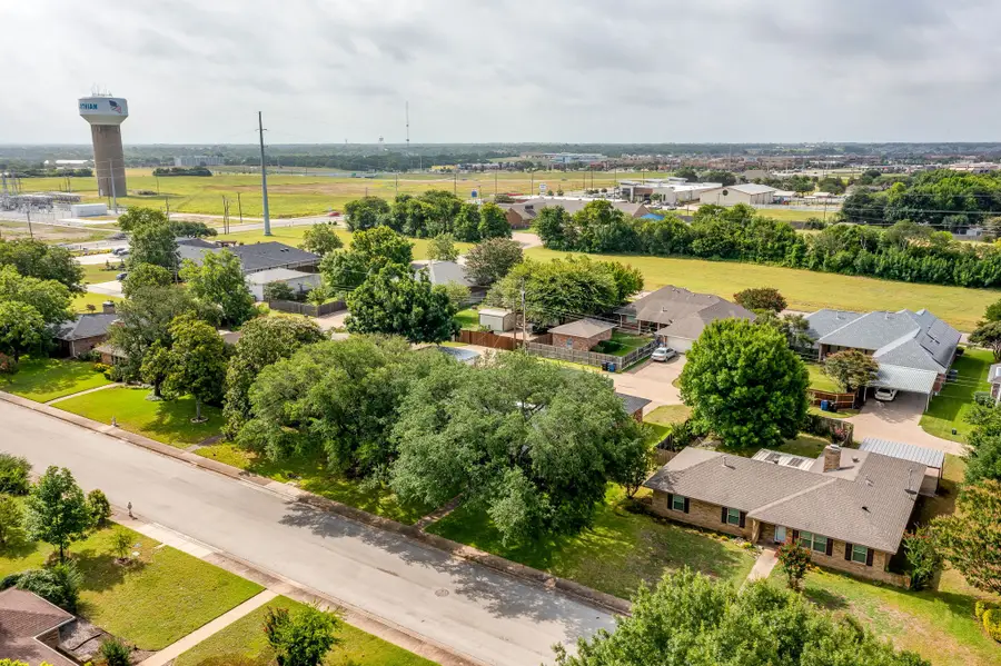209 Hillcrest Drive, Midlothian, TX 76065 - #2