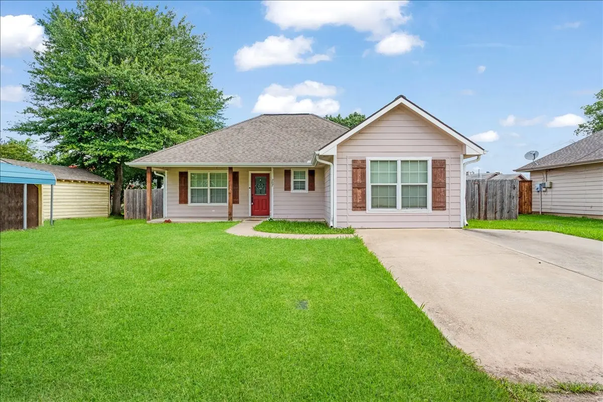 207 Chaffin Street, Bonham, TX 75418 - #1
