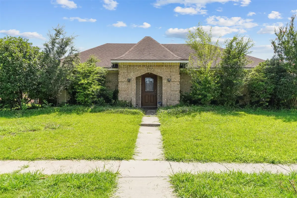 106 E Schreiber Street, Garland, TX 75040 - #1