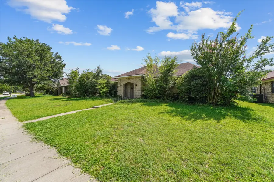 106 E Schreiber Street, Garland, TX 75040 - #3