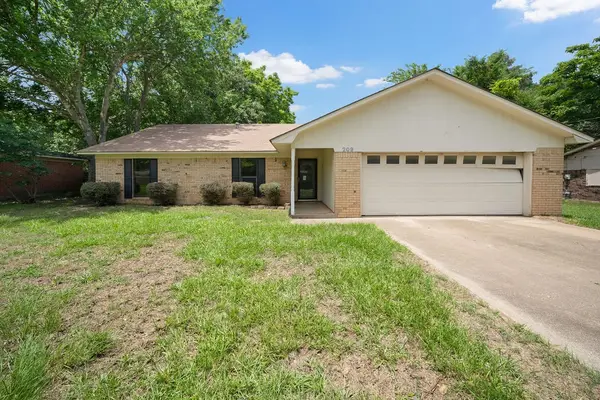 209 Magnolia, Chandler, TX 75758