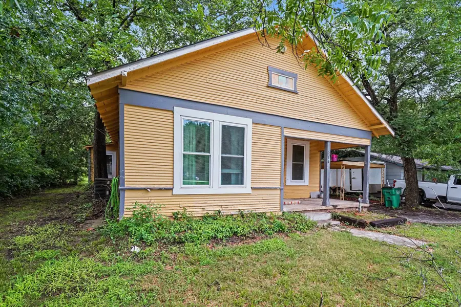 714 Ritchey Street, Gainesville, TX 76240 - #2