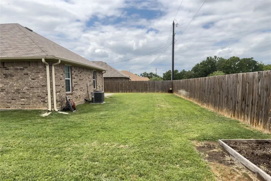 296 Summit Drive, Mineral Wells, TX 76067 - #3