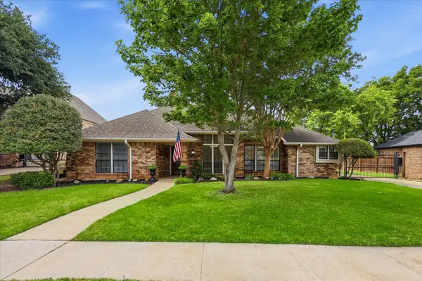 1900 Glenbrook Court, Bedford, TX 76021