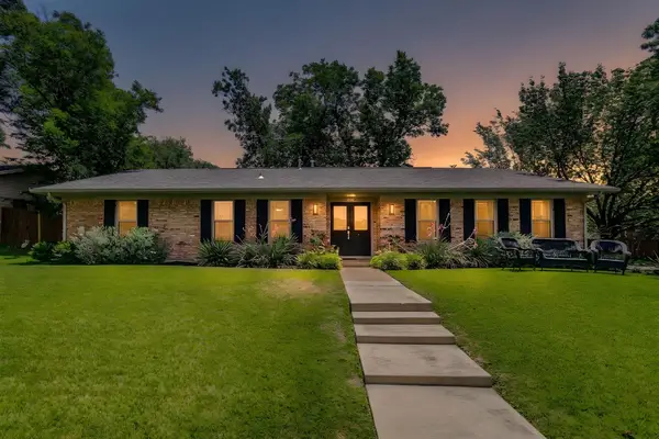 3825 Twilight Drive S, Benbrook, TX 76116