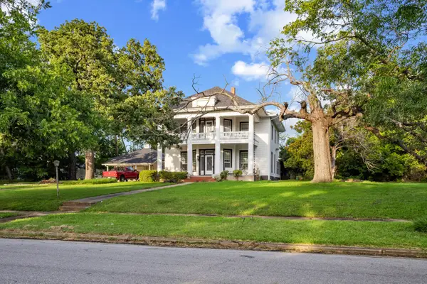 1114 S Houston Avenue, Denison, TX 75021