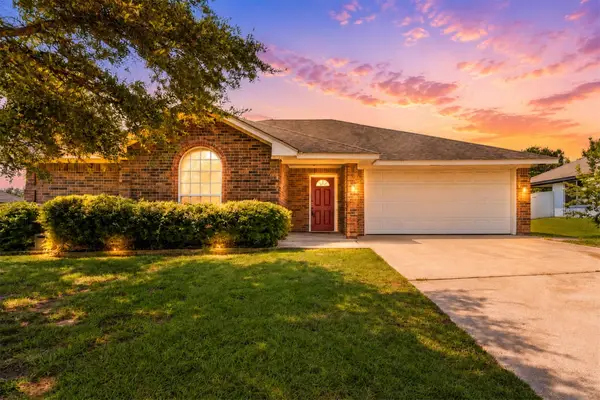 104 W Jade Drive, Hewitt, TX 76643