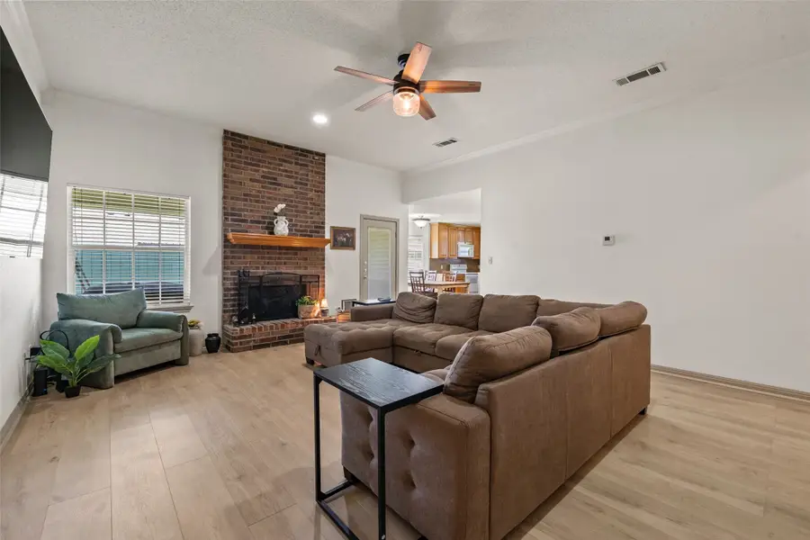 104 W Jade Drive, Hewitt, TX 76643 - #3