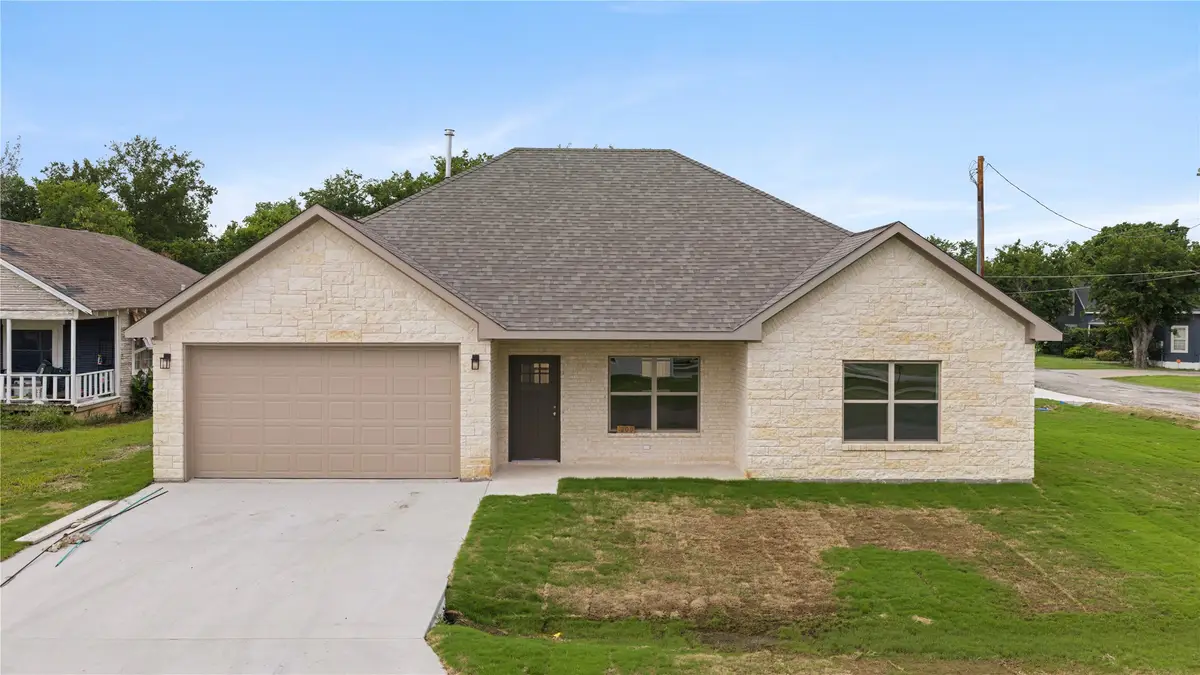 209 W Bonham Street, Tom Bean, TX 75489 - #1