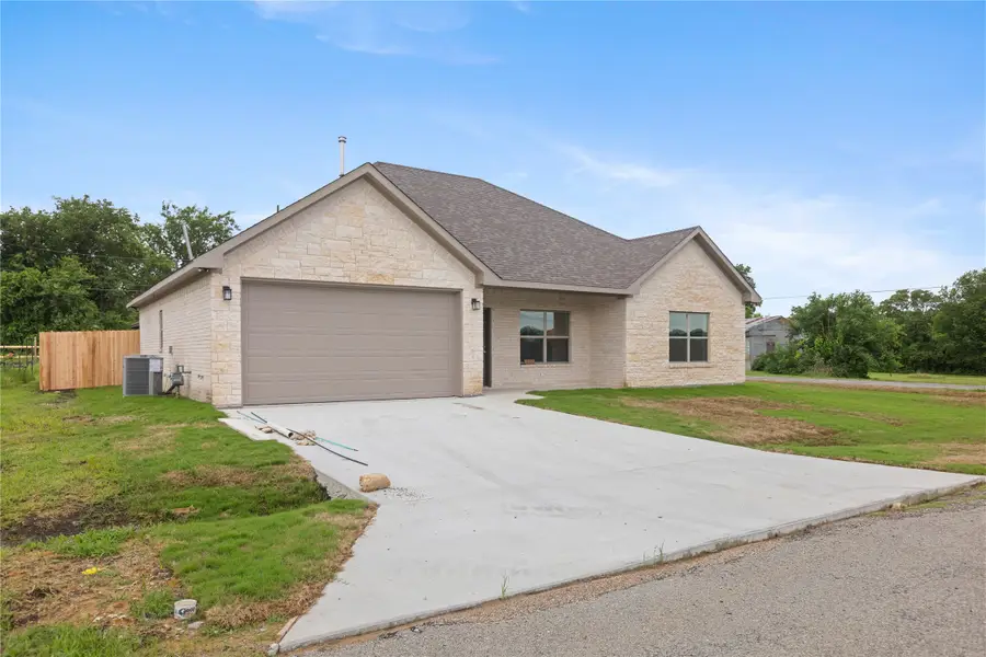 209 W Bonham Street, Tom Bean, TX 75489 - #2
