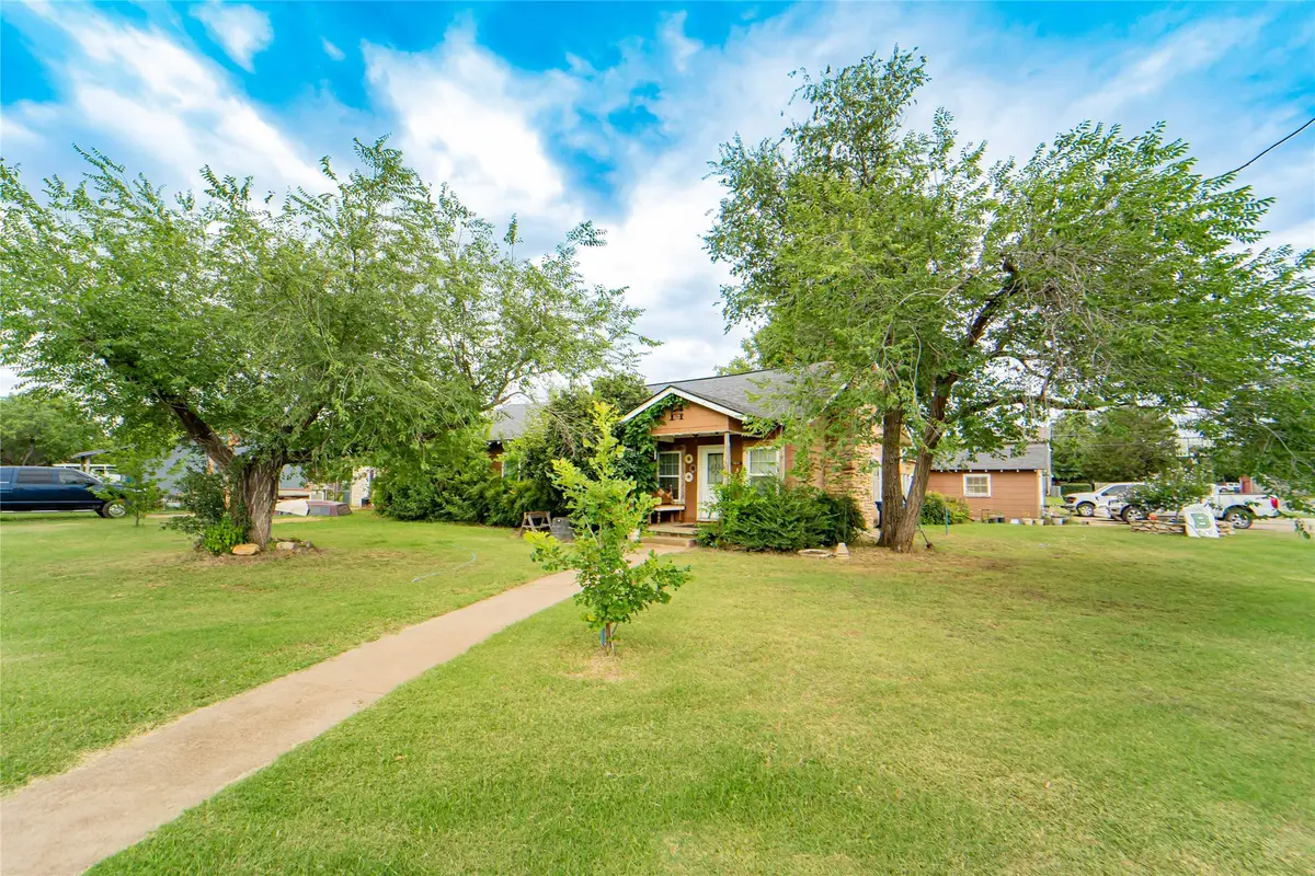 1211 W Hullum Street, Breckenridge, TX 76424 - #1