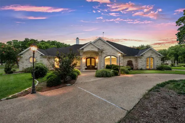 1340 Autumn Oaks Circle, China Spring, TX 76633