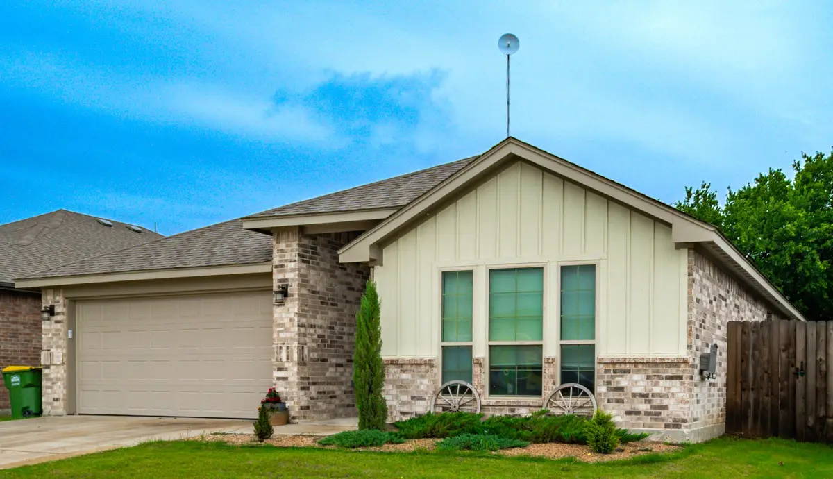 206 Hubbard Street, Hillsboro, TX 76645 - #1