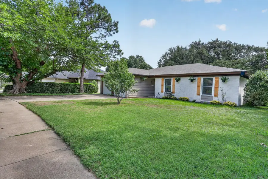 324 N Heights Drive, Crowley, TX 76036 - #2