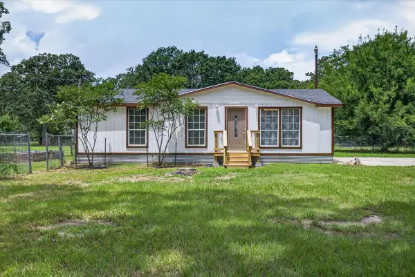250 E Golden Oaks Drive, Mabank, TX 75156