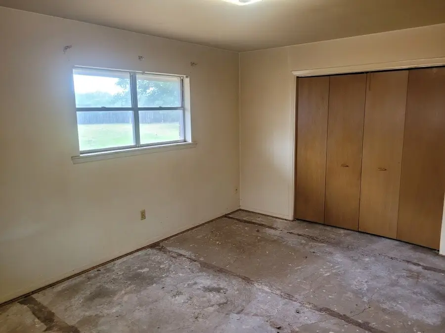 115 S Crescent Drive, Electra, TX 76360 - #2