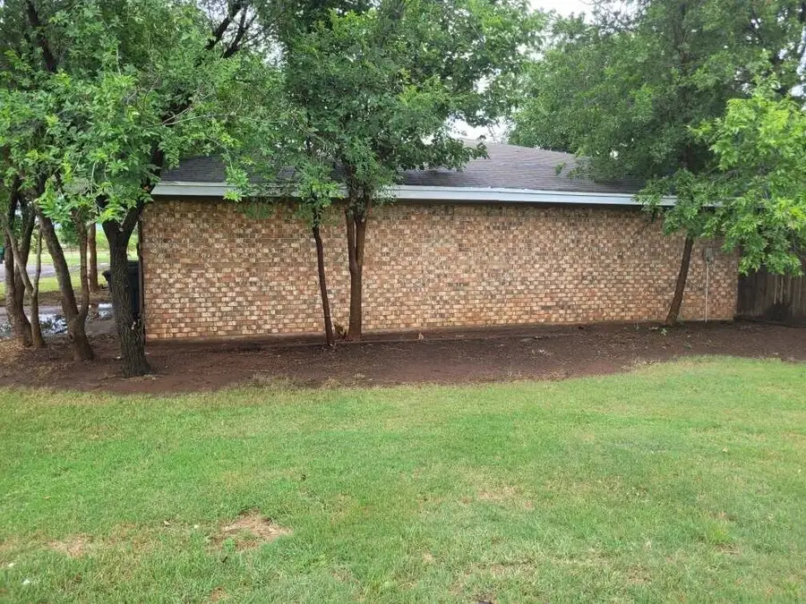 115 S Crescent Drive, Electra, TX 76360 - #3
