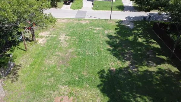 563 E Long Street, Stephenville, TX 76401