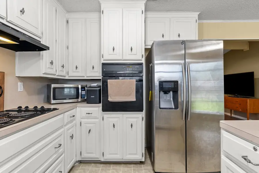 505 Pinewood Lane, Hewitt, TX 76643 - #3