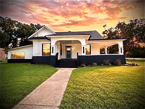 402 E Navasota Street, Groesbeck, TX 76642