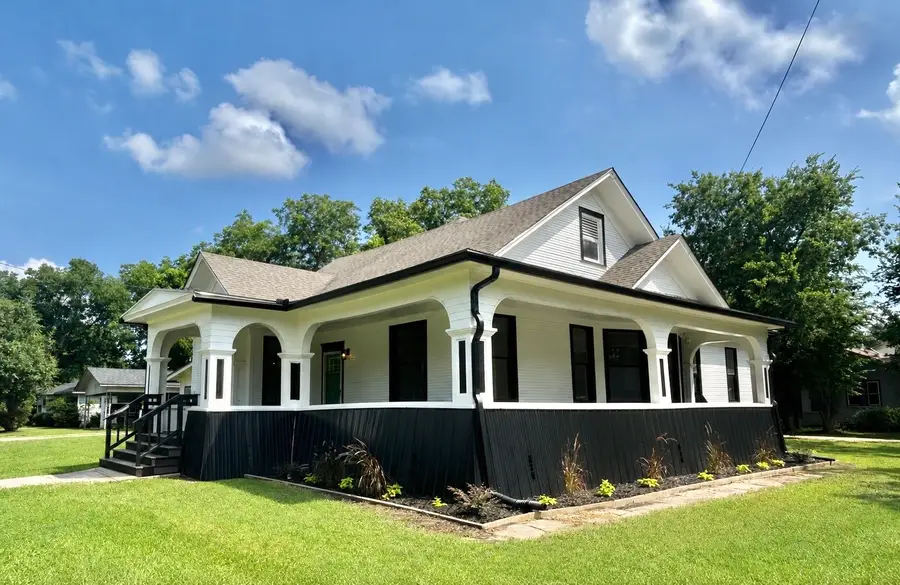402 E Navasota Street, Groesbeck, TX 76642 - #2