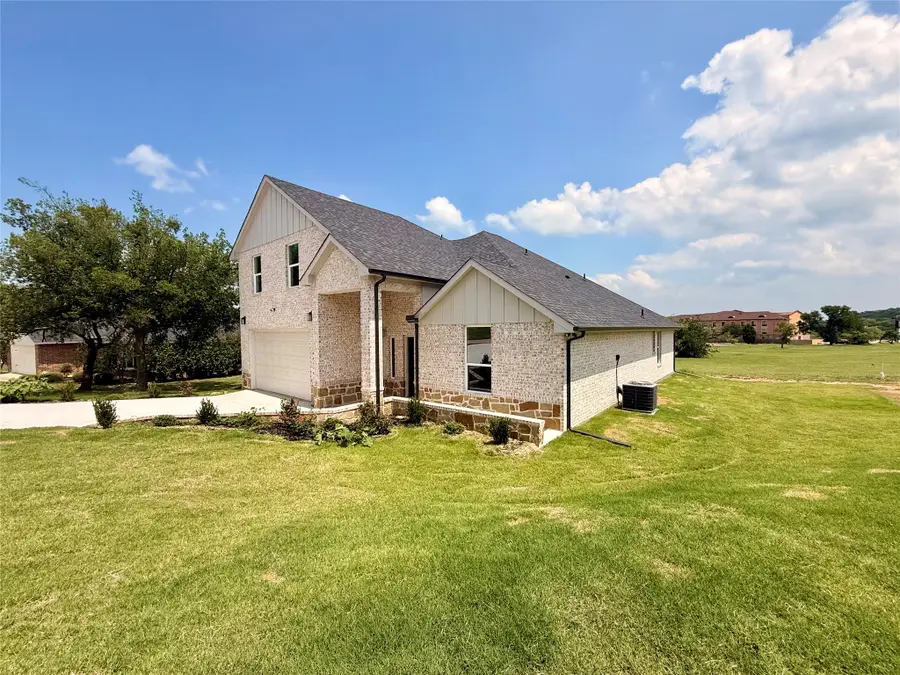402 Bellaire Circle, Mineral Wells, TX 76067 - #2