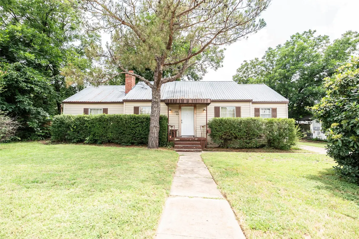 706 E Highway 82, Nocona, TX 76255 - #1