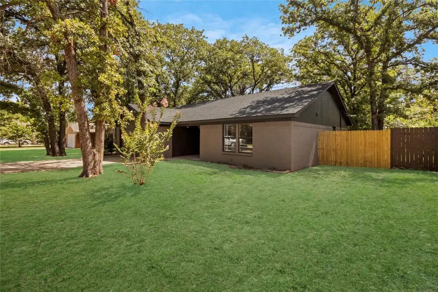 908 Red Oak Street, Azle, TX 76020 - #2