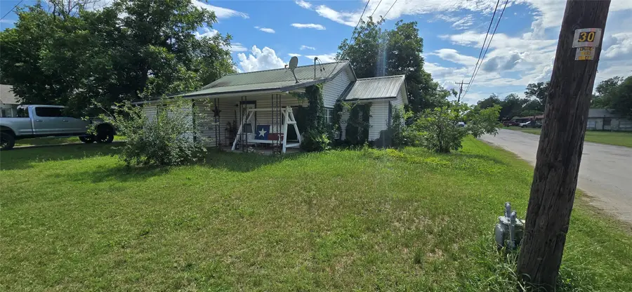 331 N 5th Street, Jacksboro, TX 76458 - #2