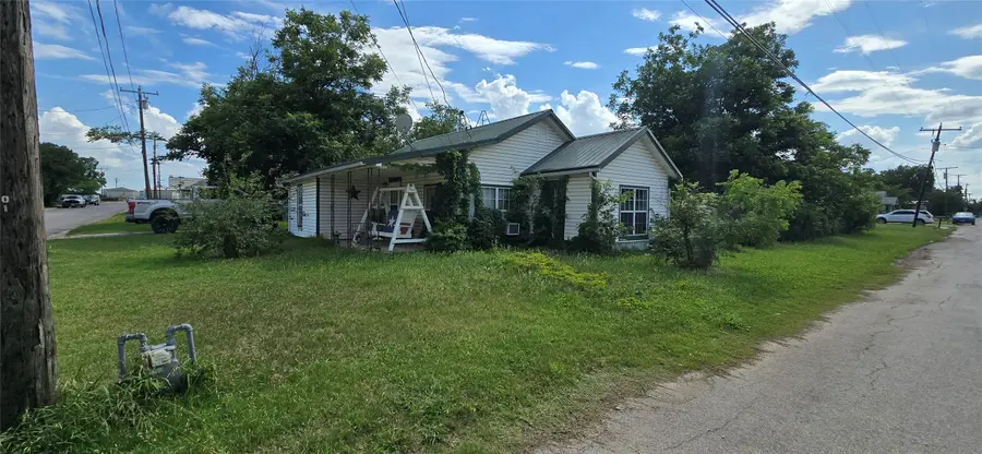 331 N 5th Street, Jacksboro, TX 76458 - #3