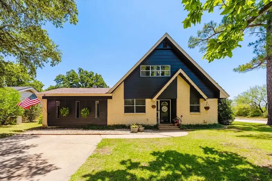 724 S Ammerman Avenue, Eastland, TX 76448 - #2